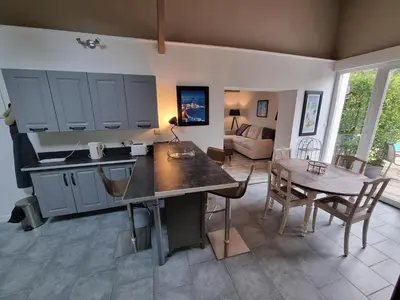 Cuisine ou kitchenette dans l'établissement Le petit Pelanne