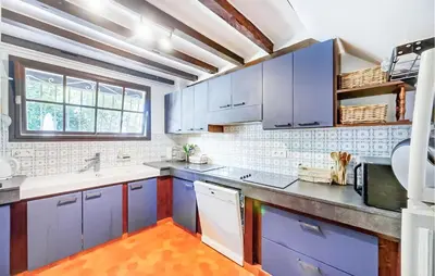 Cuisine ou kitchenette dans l'établissement Nice Home In Montgaillard