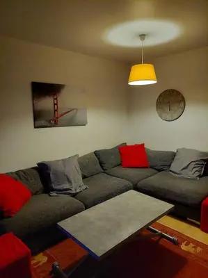 Coin salon dans l'établissement appartement spacieux et calme avec plages à 15 min