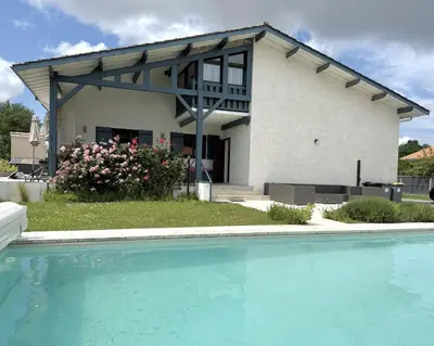 Piscine de l'établissement Villa Spa du Bassin - Le Teich - Bassin d'Arcachon ou située à proximité