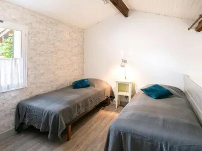 Un ou plusieurs lits dans un hébergement de l'établissement Apartment Hameau du courant-2 by Interhome