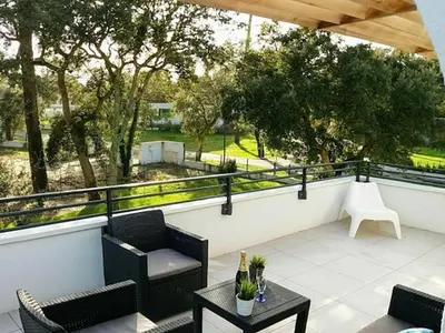 Balcon ou terrasse dans l'établissement Villa d'Architecte avec Piscine Chauffée, Terrasse et Services Hôteliers à Soorts-Hossegor - FR-1-791-11