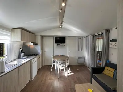 Cuisine ou kitchenette dans l'établissement Bungalow à capbreton - Terrasse