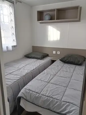 Un ou plusieurs lits dans un hébergement de l'établissement MH 468 LUMINOSA 3ch dont 1 suite parentale et 2sdb proche des activités dans camping 4 étoiles