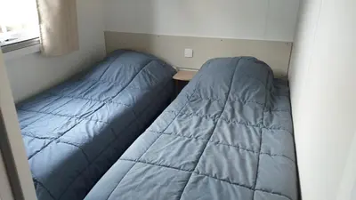 Coin salon dans l'établissement MH 538 TOUT EQUIPE et TOUT CONFORT 2ch 1sdb dans camping 4 étoiles