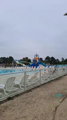 Piscine de l'établissement MH239 BORA BORA 3ch ET 1sdb dans camping 4 étoiles ou située à proximité