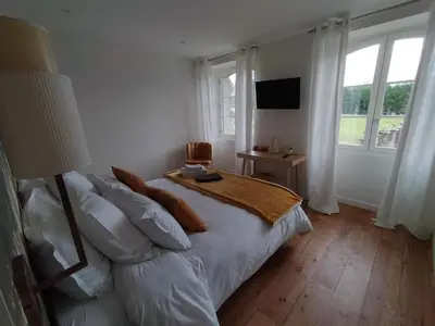Un ou plusieurs lits dans un hébergement de l'établissement chambres d'hôtes numéro 1 Le Bedat côté jardin