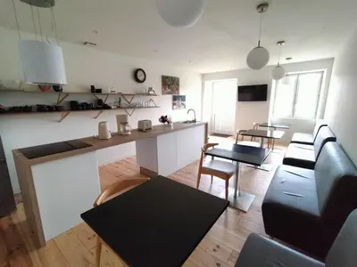 Cuisine ou kitchenette dans l'établissement chambres d'hôtes numéro 2 Le Bedat côté jardin