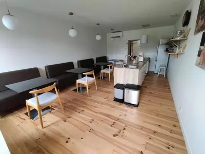 Cuisine ou kitchenette dans l'établissement chambres d'hôtes numéro 2 Le Bedat côté jardin