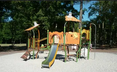 Aire de jeux pour enfants de l'établissement Cocon avec spa
