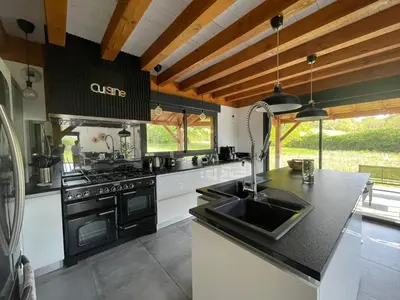 Cuisine ou kitchenette dans l'établissement Villa Harmonie