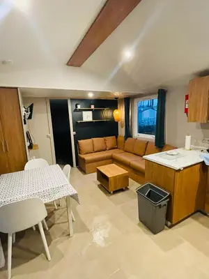 Cuisine ou kitchenette dans l'établissement MH510 2CH dont chambre parental et 2sdb dans camping 4 étoiles