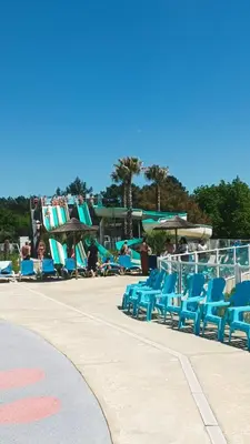 Piscine de l'établissement MH510 2CH dont chambre parental et 2sdb dans camping 4 étoiles ou située à proximité