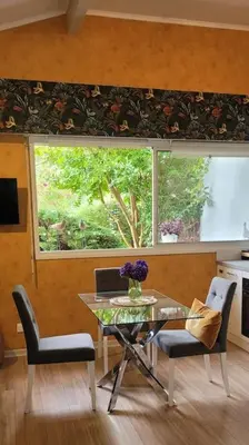 Télévision ou salle de divertissement dans l'établissement La Bruga