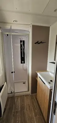 Salle de bains dans l'établissement Location Mobilhome 3ch Mimizan Plage