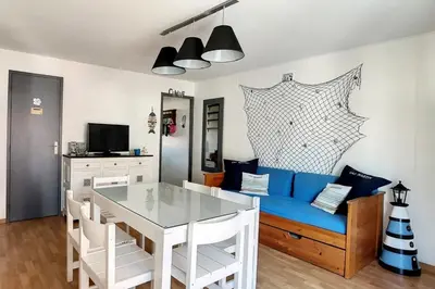 Télévision ou salle de divertissement dans l'établissement Villa Maëlyssia - Les villas du lac