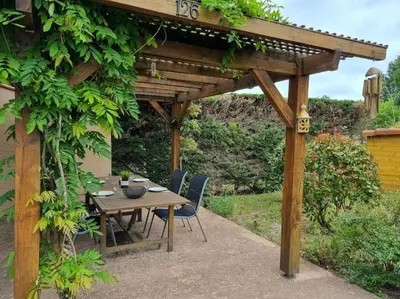 Jardin de l'établissement La maison des glycines