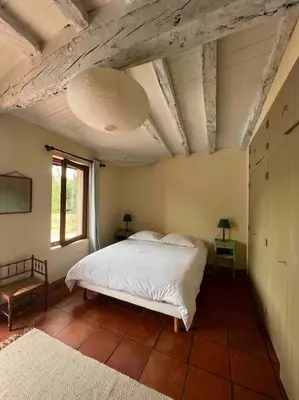 Un ou plusieurs lits dans un hébergement de l'établissement Landaise 12 couchages - piscine tennis boulodrome privés - proche lacs & océan