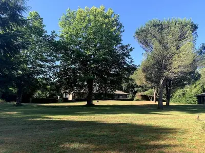 Jardin de l'établissement Landaise 12 couchages - piscine tennis boulodrome privés - proche lacs & océan