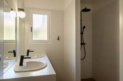 Salle de bains dans l'établissement Villa Chambrelent - Pyla sur Mer - proche de la plage
