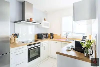 Cuisine ou kitchenette dans l'établissement Biscarrosse Plage Maison à 600m des plages pour 6 personnes