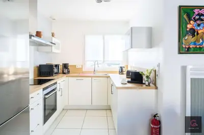 Cuisine ou kitchenette dans l'établissement Biscarrosse Plage Maison à 600m des plages pour 6 personnes