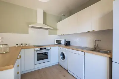 Cuisine ou kitchenette dans l'établissement Villa Fougères à deux pas de la plage PYLA SUR MER