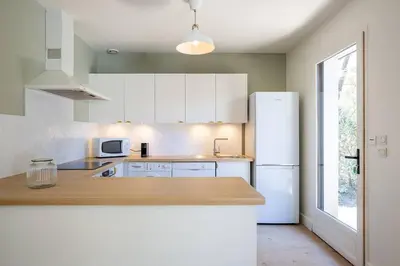 Cuisine ou kitchenette dans l'établissement Villa Fougères à deux pas de la plage PYLA SUR MER