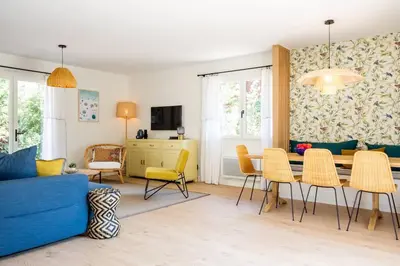 Coin salon dans l'établissement Villa Dahlia à deux pas de la plage PYLA SUR MER