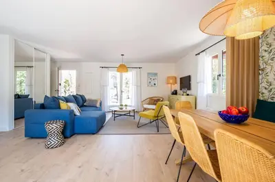Coin salon dans l'établissement Villa Dahlia à deux pas de la plage PYLA SUR MER