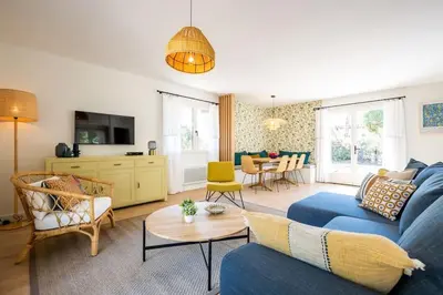 Coin salon dans l'établissement Villa Dahlia à deux pas de la plage PYLA SUR MER
