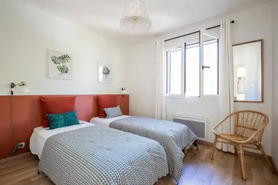 Un ou plusieurs lits dans un hébergement de l'établissement Villa Camélia à deux pas de la plage PYLA SUR MER