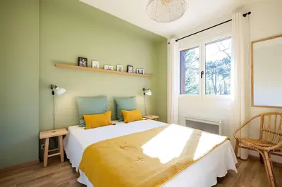 Un ou plusieurs lits dans un hébergement de l'établissement Villa Camélia à deux pas de la plage PYLA SUR MER
