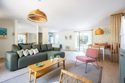 Coin salon dans l'établissement Villa Bruyère à deux pas de la plage PYLA SUR MER
