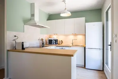Cuisine ou kitchenette dans l'établissement Villa Bruyère à deux pas de la plage PYLA SUR MER