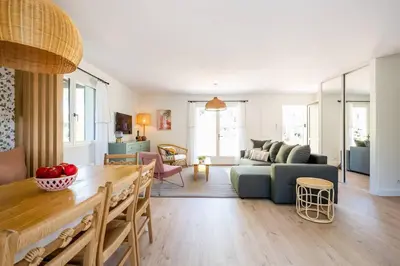 Coin salon dans l'établissement Villa Bruyère à deux pas de la plage PYLA SUR MER