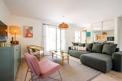 Coin salon dans l'établissement Villa Bruyère à deux pas de la plage PYLA SUR MER