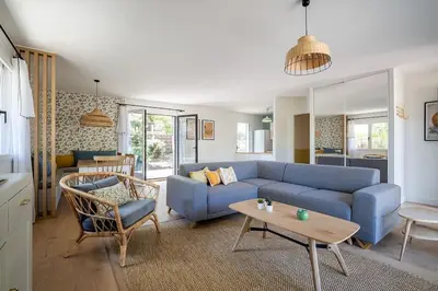 Coin salon dans l'établissement Villa Arbousière à deux pas de la plage PYLA SUR MER