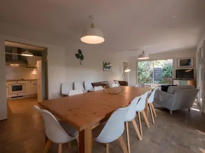 Cuisine ou kitchenette dans l'établissement Villa Les Violettes à deux pas de la plage PYLA SUR MER