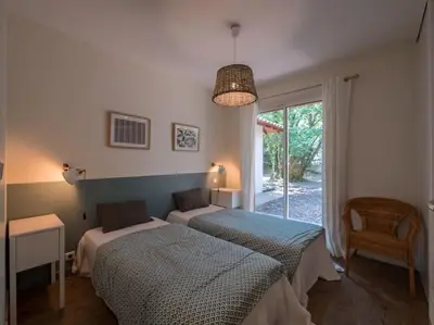 Un ou plusieurs lits dans un hébergement de l'établissement Villa Les Violettes à deux pas de la plage PYLA SUR MER