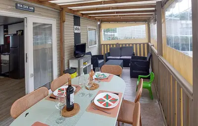 Coin salon dans l'établissement Mobil-home camping etoiles Les Dunes de Contis Landes Fun pass compris