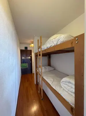 Un ou plusieurs lits dans un hébergement de l'établissement Appartement avec balcon vue sur le port & piscine
