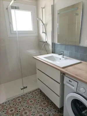 Salle de bains dans l'établissement Maison entièrement indépendante