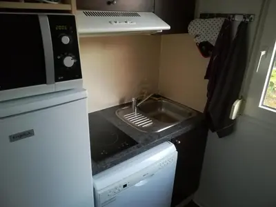 Cuisine ou kitchenette dans l'établissement villa 2 chambres, piscine entre Océan et pins