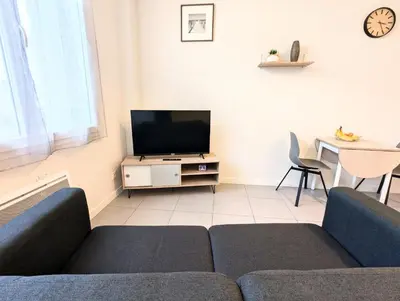 Télévision ou salle de divertissement dans l'établissement T2 en plein cœur de Dax proche des thermes