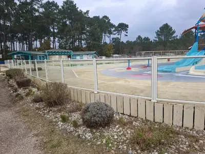 Piscine de l'établissement Mobil home 8 personnes 3 chambres ou située à proximité