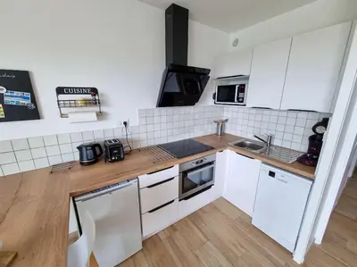 Cuisine ou kitchenette dans l'établissement Les Landais-Appart cosy centre Mimizan plage 4p