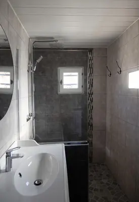 Salle de bains dans l'établissement Maison COSY et CHALEUREUSE au centre ville