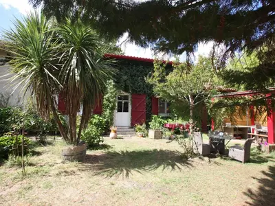 Plan de l'établissement Maison spacieuse près du lac avec piscine privée, idéal pour 16 personnes - FR-1-50-145