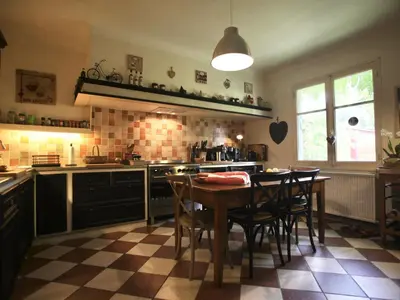 Plan de l'établissement Maison spacieuse près du lac avec piscine privée, idéal pour 16 personnes - FR-1-50-145